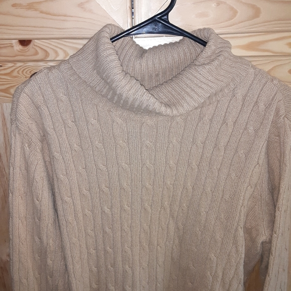 Deane & White tan angora blend turtle neck sweater size XL - Picture 2 of 3